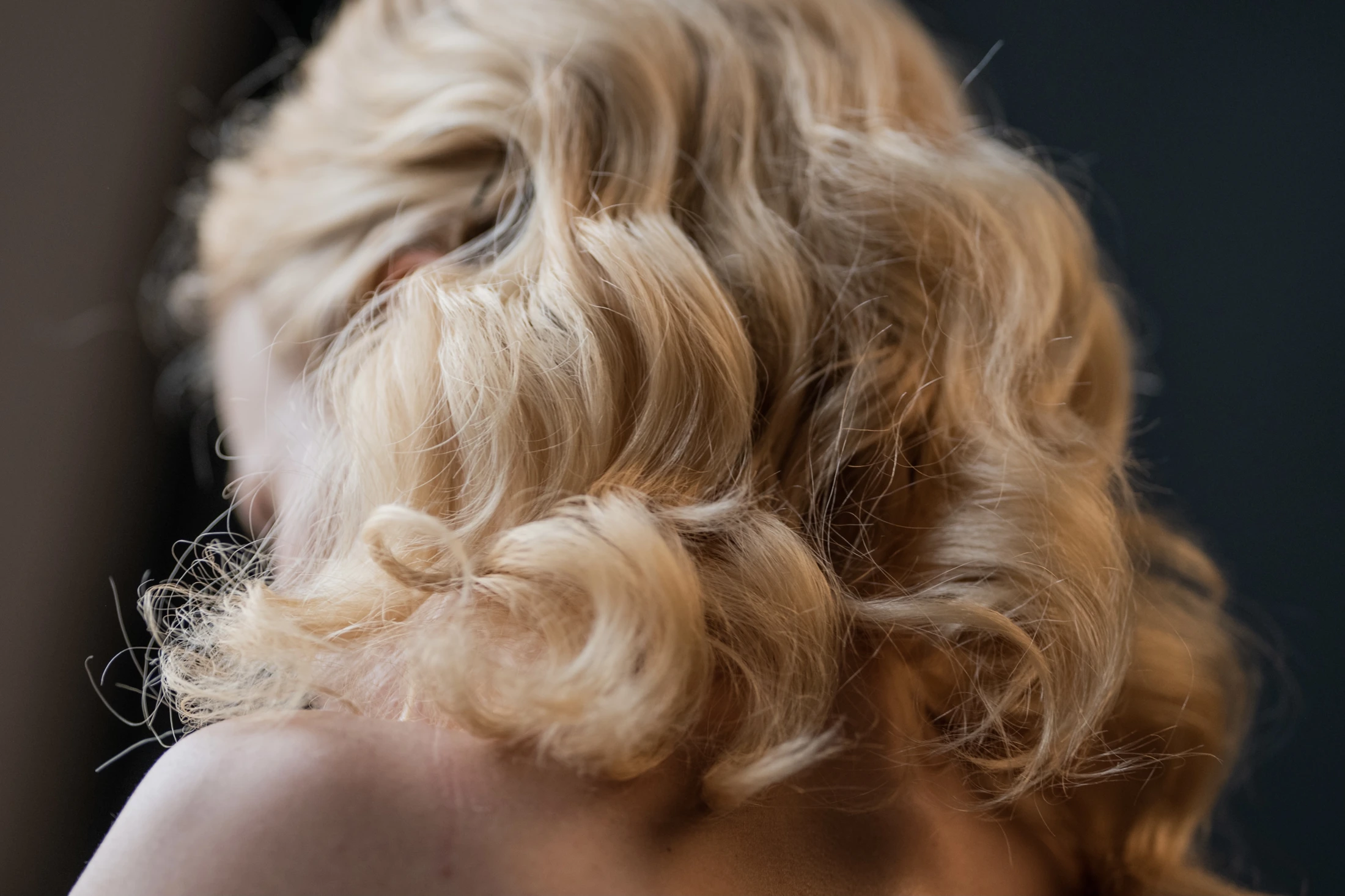 Cabello rubio con ondas